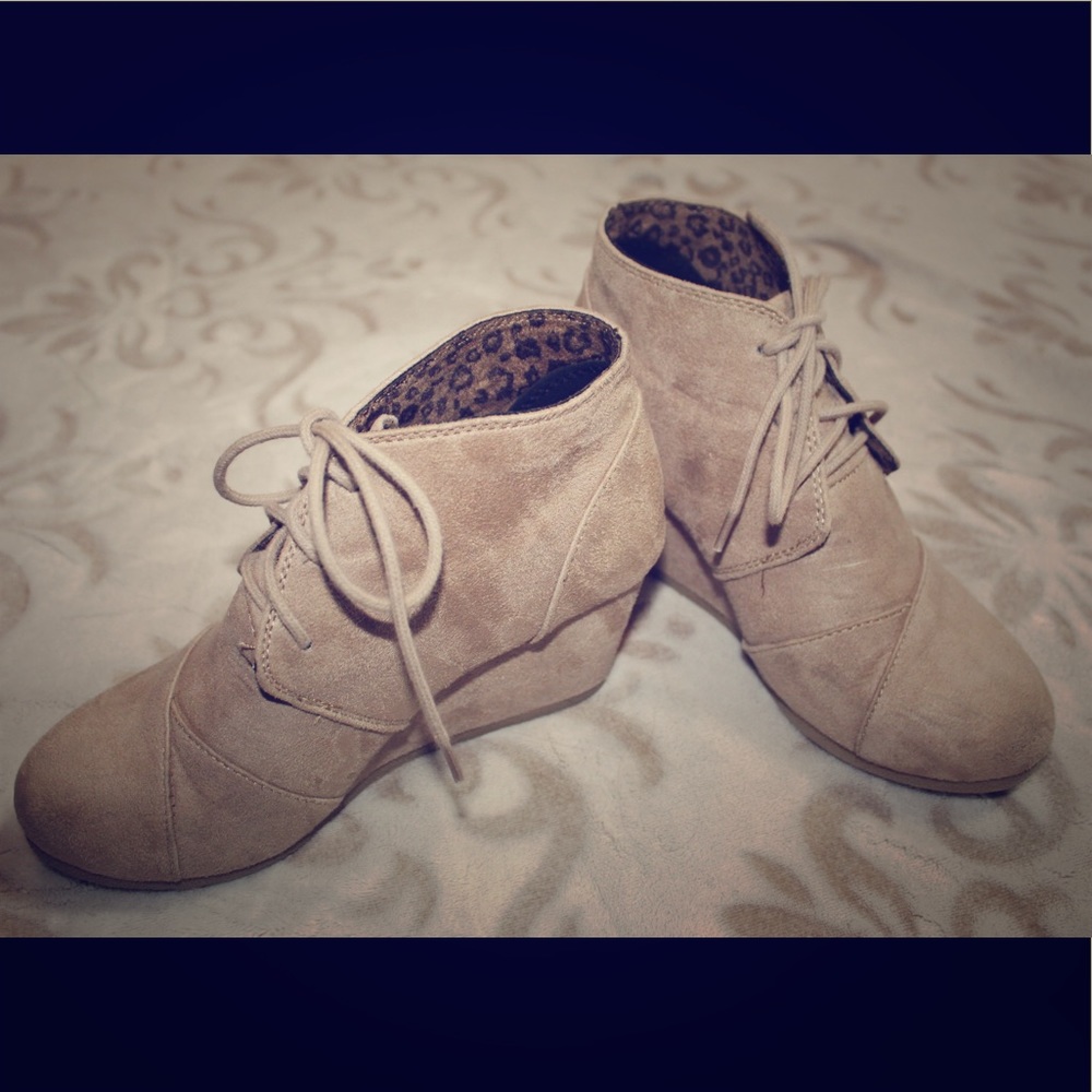 Faux wedge heels, Tan